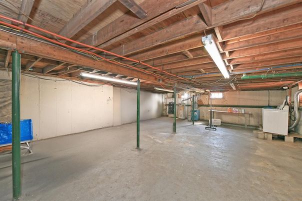 Interior, Washer, Wooden Beams