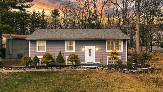 Exterior, Facade, Cape Cod