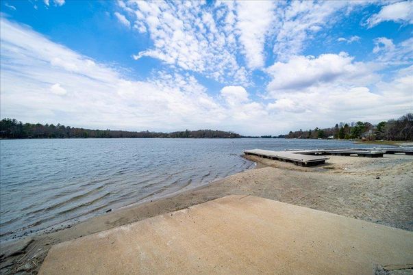 Exterior, Lake