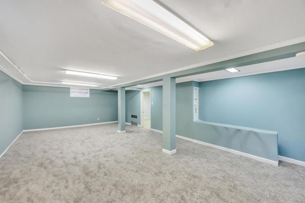 Empty room, Interior, Recessed Lighting