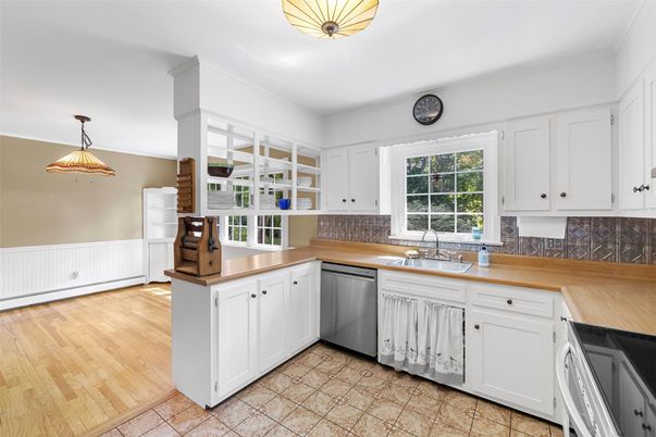 Interior, Kitchen, Pendant Lights, Wood Texture Flooring