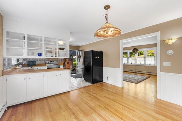 Interior, Kitchen, Pendant Lights, Wood Texture Flooring