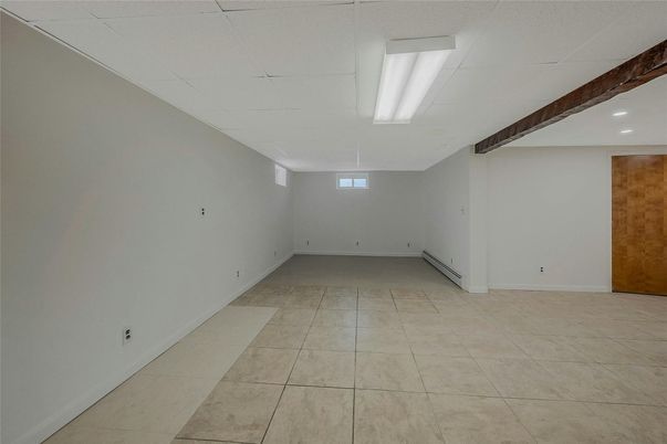 Empty room, Interior, Recessed Lighting, Wooden Beams