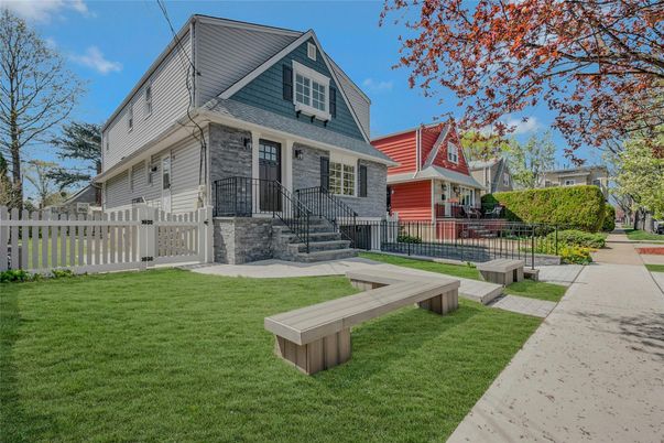 Backyard, Exterior, Facade, Queen Anne Victorian