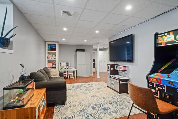 Interior, Living room, Recessed Lighting, Wood Texture Flooring