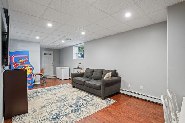 Interior, Recessed Lighting, Wood Texture Flooring