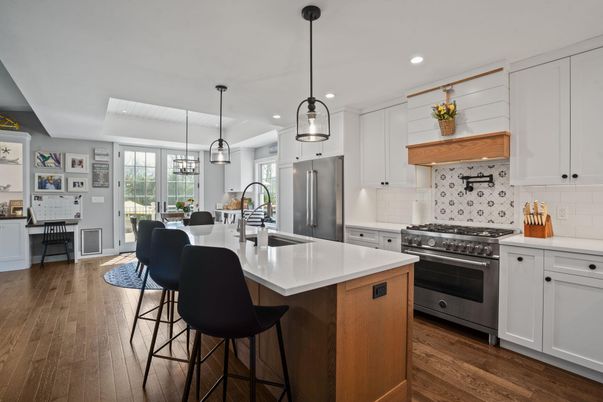 Dining room, Interior, Kitchen, Pendant Lights, Recessed Lighting, Stainless Steel Appliances, Wood Texture Flooring
