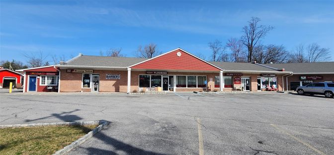 Exterior, Facade, Brick Facade, Ranch