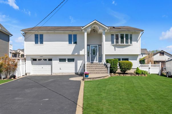 Attached, Exterior, Facade, Raised Ranch