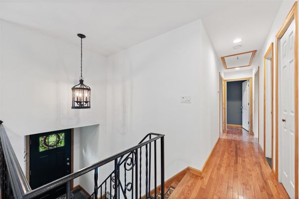 Interior, Pendant Lights, Recessed Lighting, Wood Texture Flooring