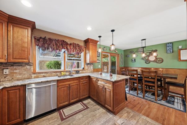Dining room, Interior, Kitchen, Pendant Lights, Recessed Lighting, Wood Texture Flooring