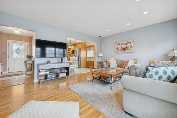 Interior, Kitchen, Living room, Pendant Lights, Recessed Lighting, Stainless Steel Appliances, Wood Texture Flooring