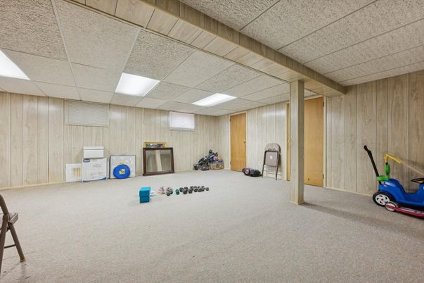 Empty room, Interior, Recessed Lighting, Wooden Walls
