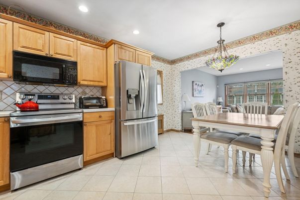Dining room, Interior, Kitchen, Pendant Lights, Recessed Lighting, Stainless Steel Appliances