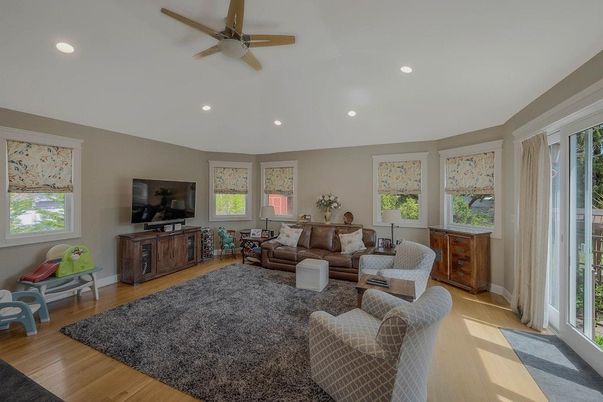 Interior, Living room, Recessed Lighting, Wood Texture Flooring