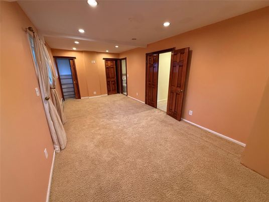 Empty room, Interior, Recessed Lighting