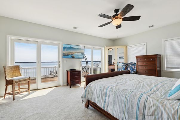 Bedroom, Interior, Water