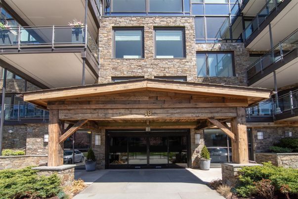 Exterior, Facade, Rowhouse
