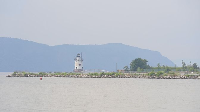 Exterior, Lake