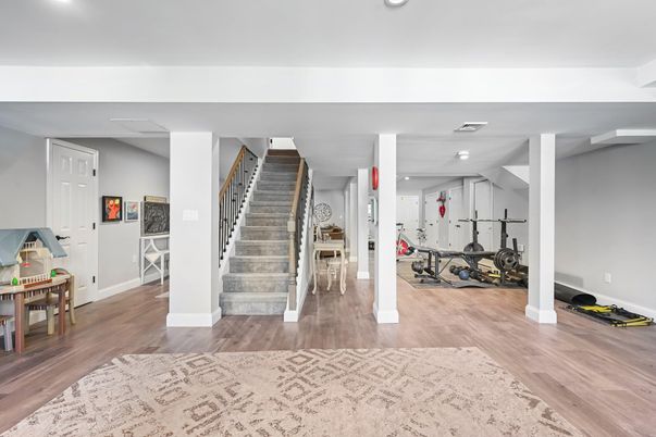 Fitness Equipment, Interior, Recessed Lighting, Wood Texture Flooring
