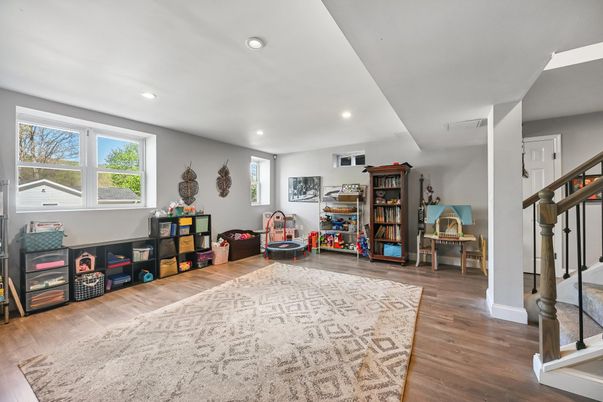 Interior, Recessed Lighting, Wood Texture Flooring