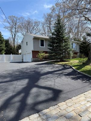 Attached, Exterior, Facade, Brick Facade, Raised Ranch