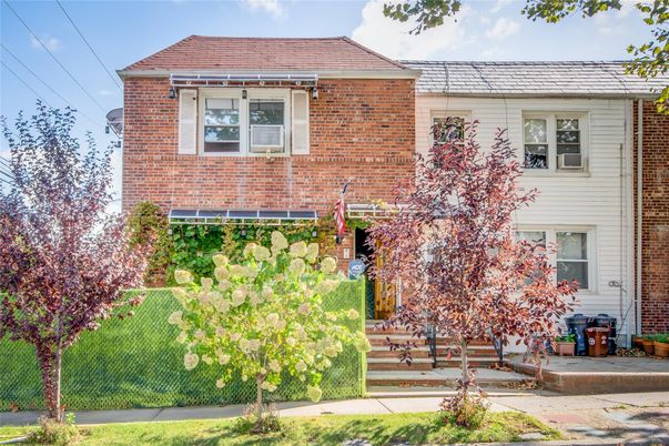 Exterior, Facade, Brick Facade, Raised Ranch