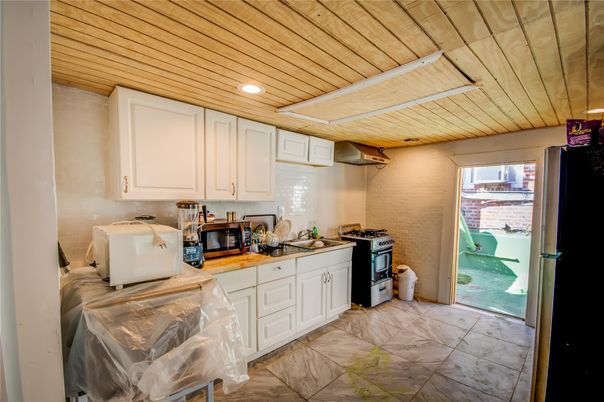Interior, Kitchen, Recessed Lighting, Wooden Ceilings