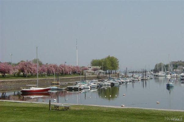 Exterior, Lake