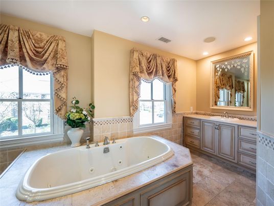 Bathroom, Interior, Recessed Lighting