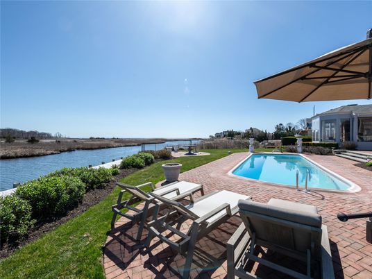 Exterior, Pool, Water
