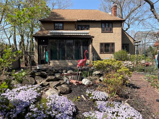 Backyard, Exterior, Facade, Brick Facade, American Foursquare
