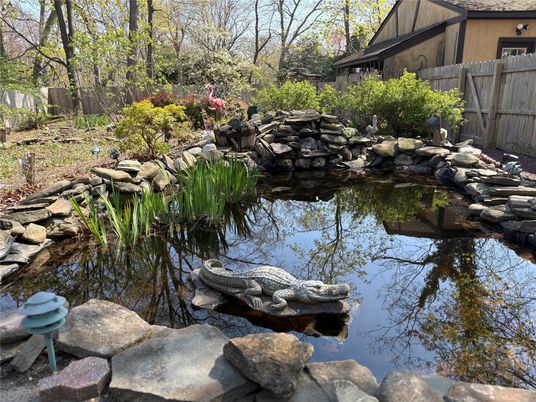Exterior, Lake