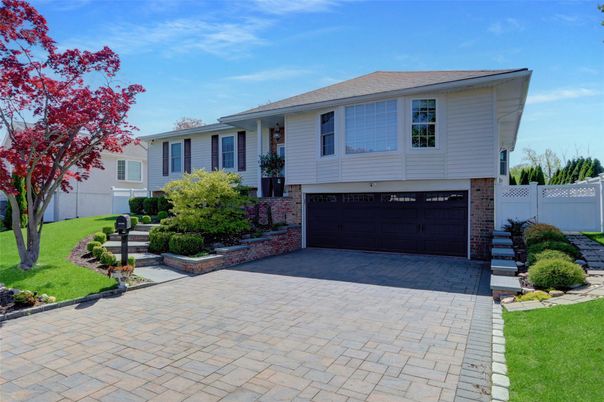 Attached, Exterior, Facade, Brick Facade, Raised Ranch