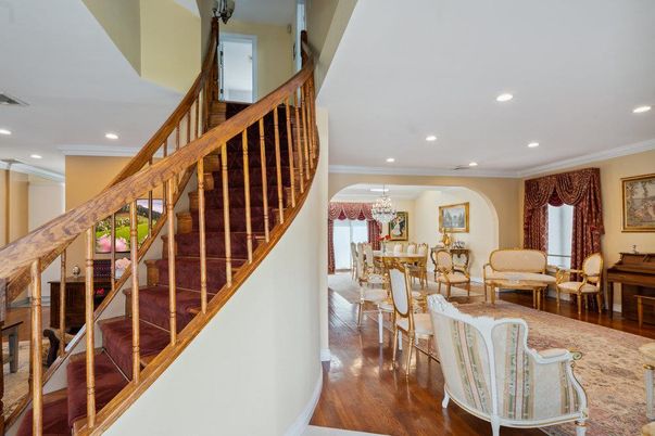 Chandelier, Dining room, Interior, Living room, Piano, Recessed Lighting, Wood Texture Flooring