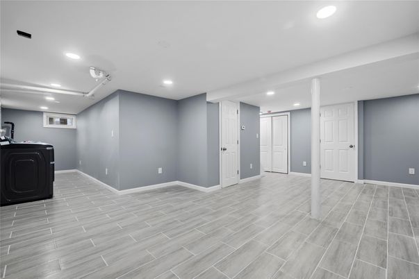 Empty room, Interior, Recessed Lighting, Washer, Wood Texture Flooring