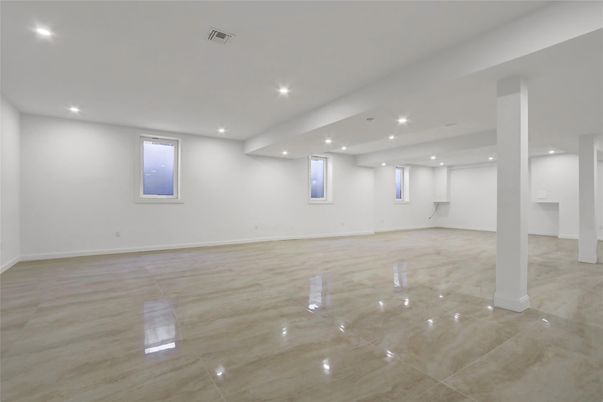 Empty room, Interior, Recessed Lighting