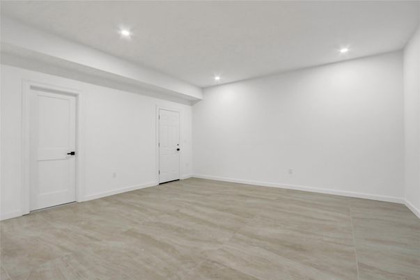 Empty room, Interior, Recessed Lighting