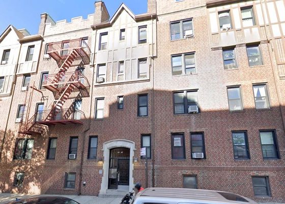 Exterior, Facade, Brick Facade, Rowhouse