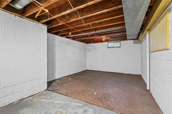 Empty room, Interior, Stone Walls, Wooden Beams
