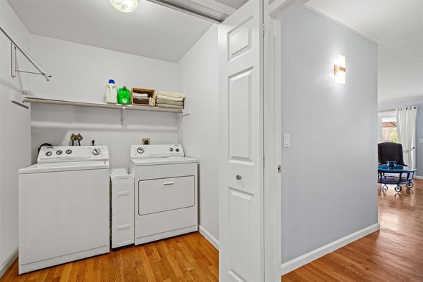 Interior, Utility Closets, Washer, Wood Texture Flooring