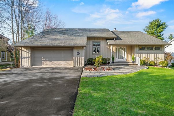 Attached, Exterior, Facade, Ranch
