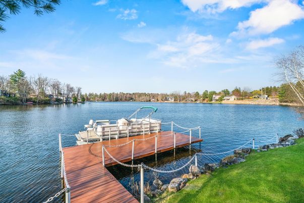 Exterior, Lake