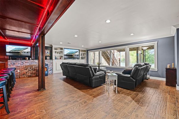 Interior, Living room, Recessed Lighting, Wood Texture Flooring