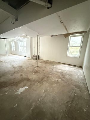 Empty room, Interior