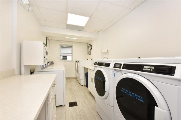 Interior, Recessed Lighting, Washer, Wood Texture Flooring