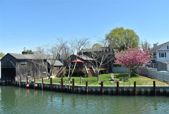 Exterior, Lake