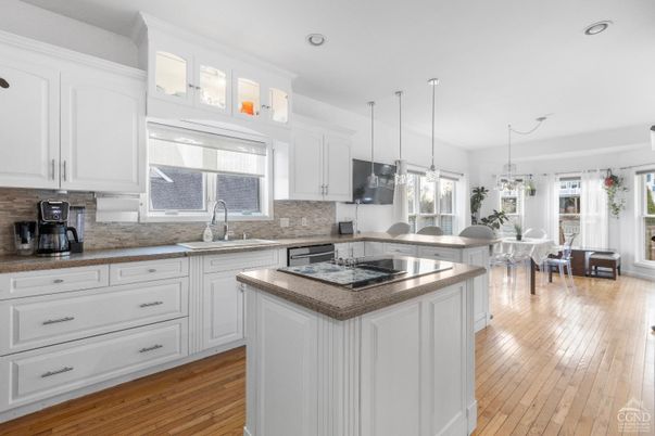 Dining room, Interior, Kitchen, Pendant Lights, Recessed Lighting, Wood Texture Flooring