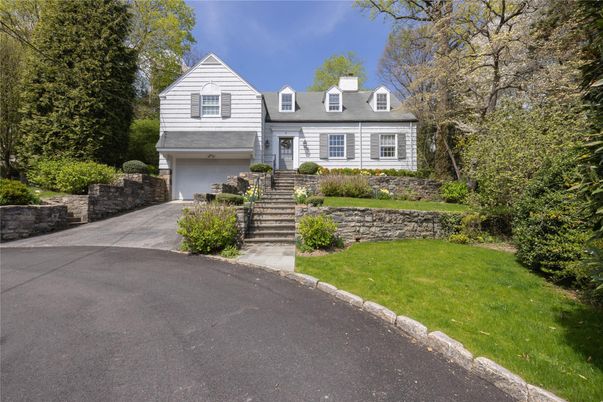 Attached, Exterior, Facade, Cape Cod