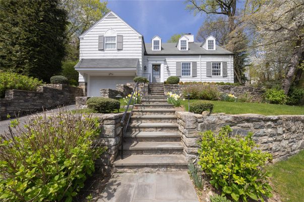 Attached, Exterior, Facade, Cape Cod